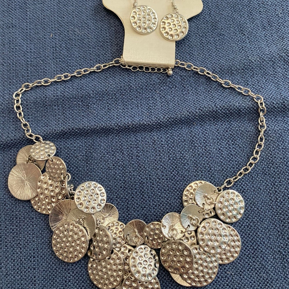 VERSONA NECKLACE & EARRINGS
